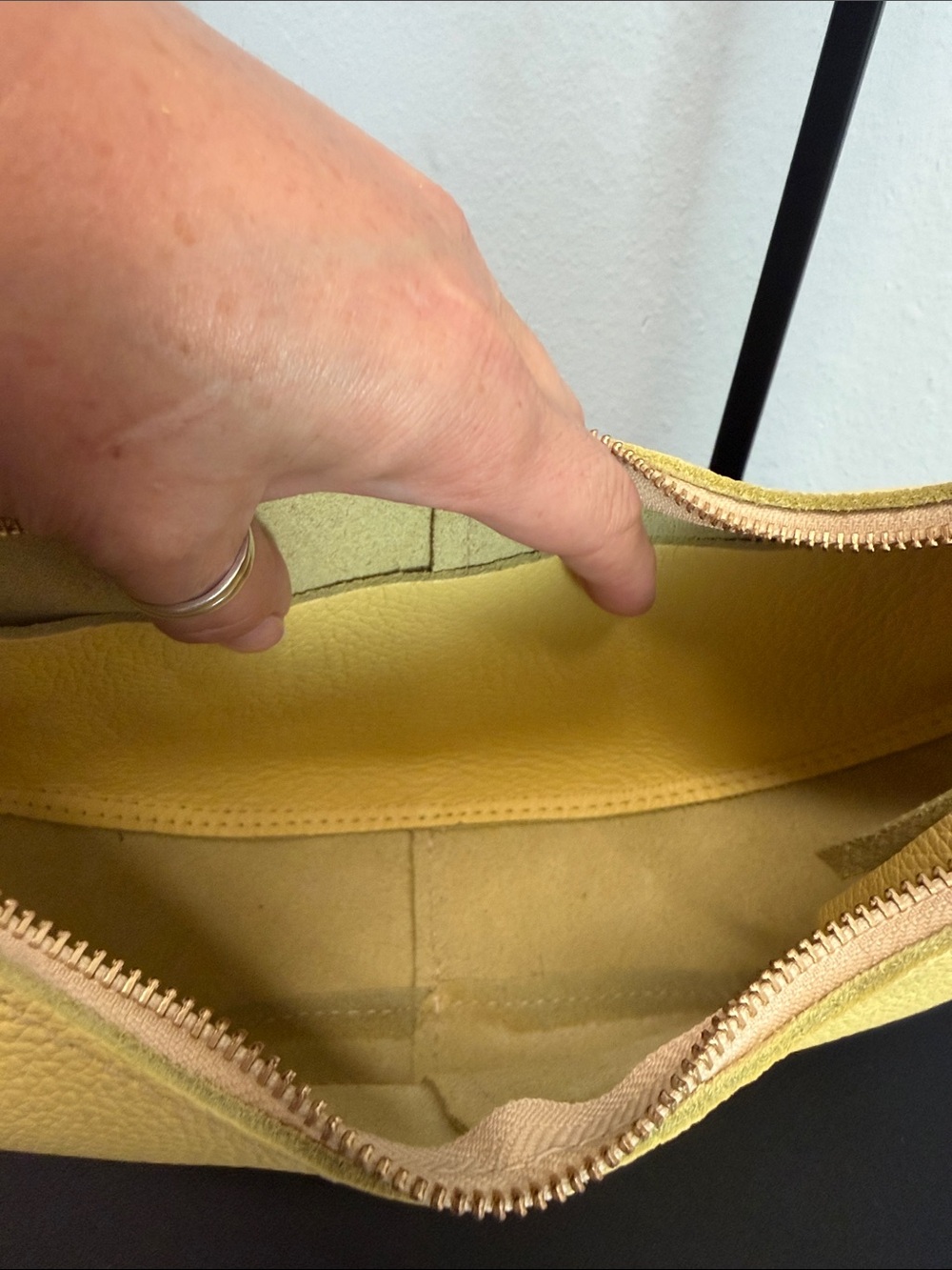 Portland Leather | “Butter Bliss” Large Nora Crescent Pebbled Shoulder Bag - Picture 5 of 12
